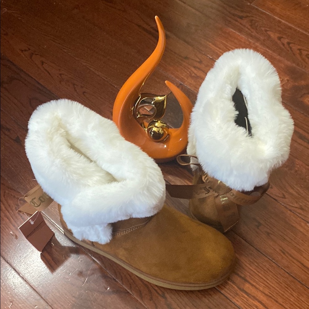 Juicy Couture Tan Boots with White Plush Lining